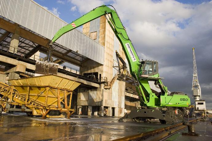 Crane that loads goods in funnel