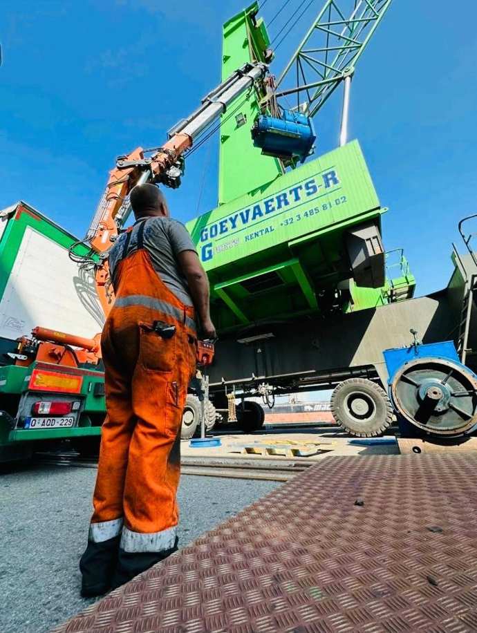 A port worker looking up to a Goeyvaerts crane